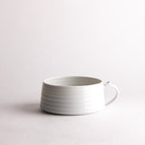 Cappuccino Tasse mit verspieltem Henkel